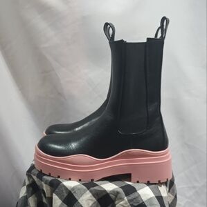 Women's Azalea Wang Black and Pink Boots